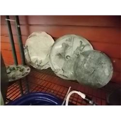 LAWN ORNAMENTS - 3 GARDEN STONES