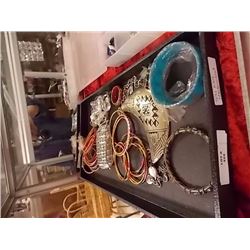 TRAY OF ASSORTED JEWELRY