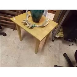 MAPLE SIDE TABLE