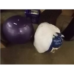 BOTCHIE BALL & BAG OF POLYESTER STUFFING