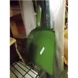 RETRO METAL DUST PAN