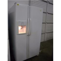FRIDGE - MAYTAG - WHITE WITH WATER & ICE DISPENSER