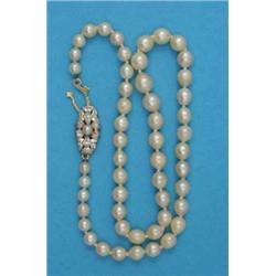 A single row uniform cultured pearl necklace, 15ins...