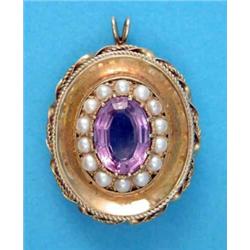 A Victorian gold oval amethyst and split pearl brooch/pendant in twist frame...