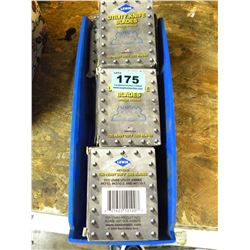 SMALL TUB OF LOUIS UTILITY KNIFE BLADES