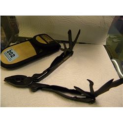 SCHRADE MULTI TOOL WITH CASE