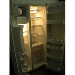 WHITE MAYTAG FRENCH DOOR FRIDGE WITH WATER AND ICE