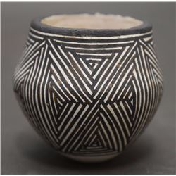 ACOMA POTTERY JAR (LEWIS)