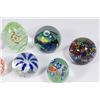 Image 2 : Lot 15 Art Glass Paperweights