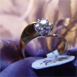 Ladies Diamond Cluster Flower Ring