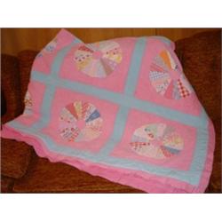 Vintage Quilt, Dresden Plate?