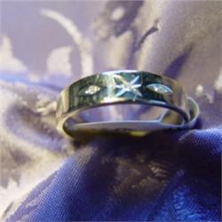 Mans White Gold & Diamond Chip Ring