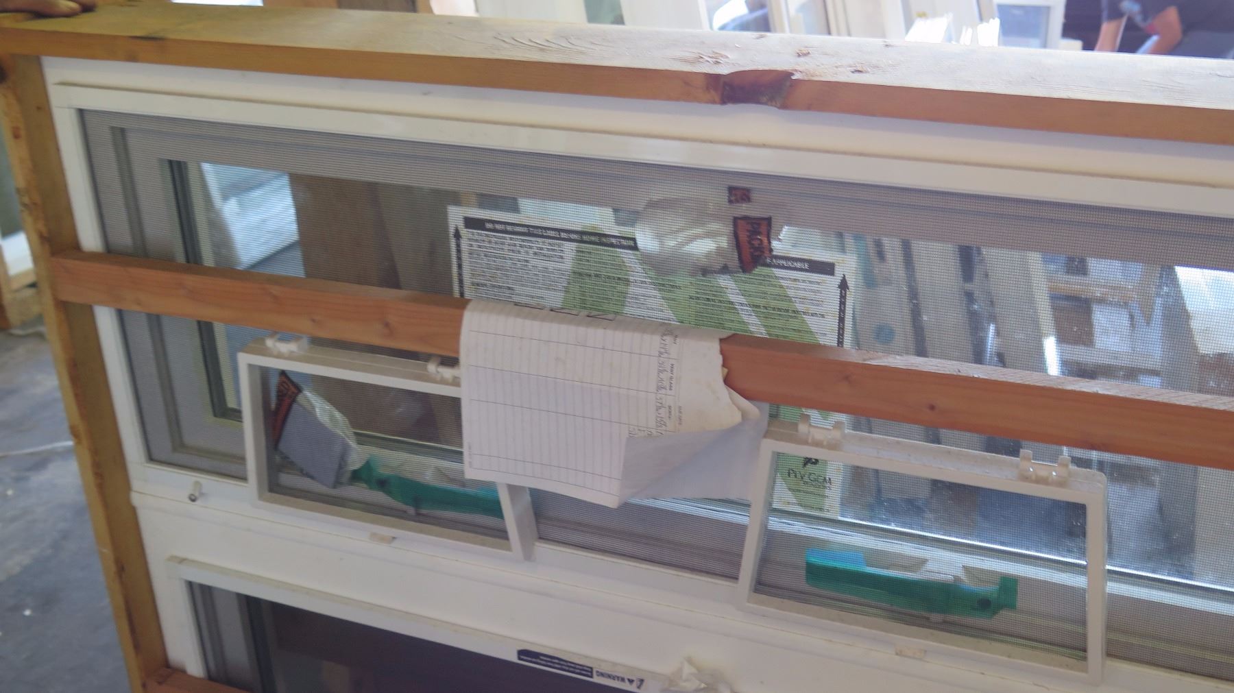 PlyGem Tri-Panel Awning Window w/Screen 36