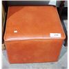 Image 1 : ORANGE OTTOMAN