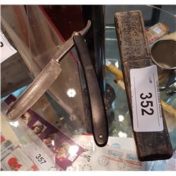 STRAIGHT RAZOR AND CASE