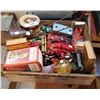 Image 1 : BOX LOT OF VINTAGE COLLECTIBLES