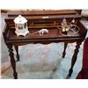Image 1 : SPINNET DESK WITH FITTED INTERIOR