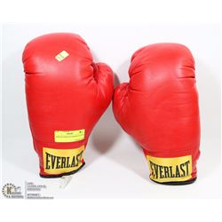PAIR OF EVERLAST BOXING GLOVES