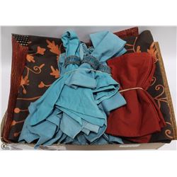 BOX OF SHOWHOME PLACEMATS, NAPKINS WITH NAPKIN