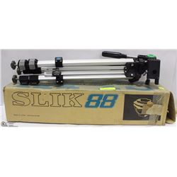 SLIK PROFESSIONAL TRIPOD
