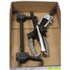 Image 1 : BOX W/3 VARIOUS PULLERS