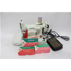 VINTAGE 1964 SINGER FEATHERWEIGHT