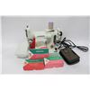 Image 1 : VINTAGE 1964 SINGER FEATHERWEIGHT
