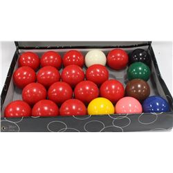 SET OF SNOOKER BALLS IN BOX 22QTY