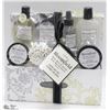 Image 1 : BLOOMFIELD WHITE ROSE AND JASMINE BATH GIFT SET