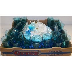 FLAT WITH 20 VINTAGE TURQUOISE GLASS, 8 CORELLE