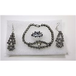 #16 - VINTAGE SUITE OF RHINESTONE JEWELRY