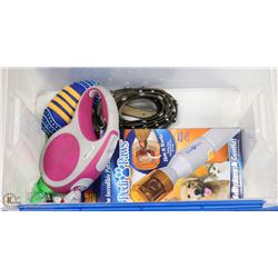 TOTE WITH DOG ACCESSORIES INCL LEATHER LEASH,