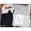 Image 1 : FLAT OF SMALL LADIES CLOTHES INCL 2 LONG SLEEVES,