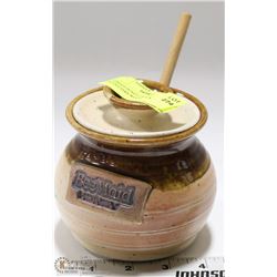 BEEMAID HONEY CROCK WITH LID AND POTTERY/WOOD