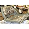 Image 1 : FOLDING MOLDED PADDED BOAT SEAT