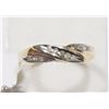 Image 1 : #37-10K YELLOW GOLD DIAMOND RING