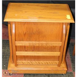 OAK END STAND ON WHEELS WITH 2 DOORS