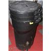 Image 1 : LOT OF 3 LARGE RUBBERMAID GARBAGE CANS WITH LIDS
