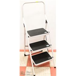 METAL FOLDING 3 STEP LADDER