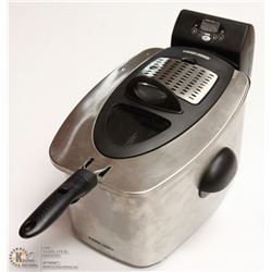 BLACK AND DECKER DEEP FRYER WITH BASKET