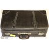 Image 1 : VINTAGE HARD SUITCASE