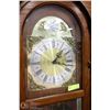 Image 2 : VINTAGE OAK BULOVA/TEMPUS FUGIT GRANDFATHER CLOCK