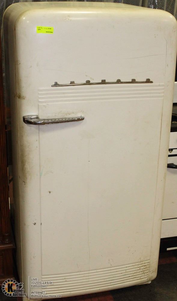 ANTIQUE LEONARD FRIDGE