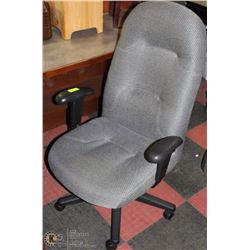 FABRIC HIBACK OFFICE CHAIR
