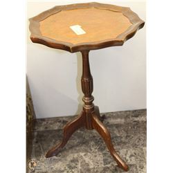 VINTAGE WOOD SMOKERS STAND