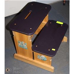 SET OF VINTAGE WOOD STEPS WITH HANDLE