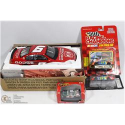 KASEY KAHNE SCALE 1:24 DIE CAST CAR WITH 3 NASCAR