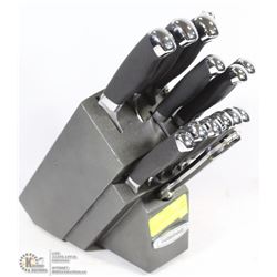 14-PC FARBERWARE KNIFE SET IN BLOCK