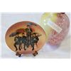 Image 1 : MULTI COLORED ART GLASS VASE AND BEATTLES COLLECTOR PLATE