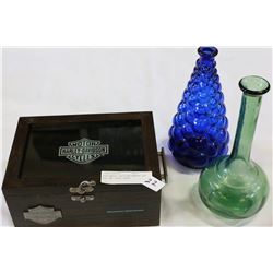 NEW HARLEY DAVIDSON MEMORY BOX AND TWO GLASS VASES